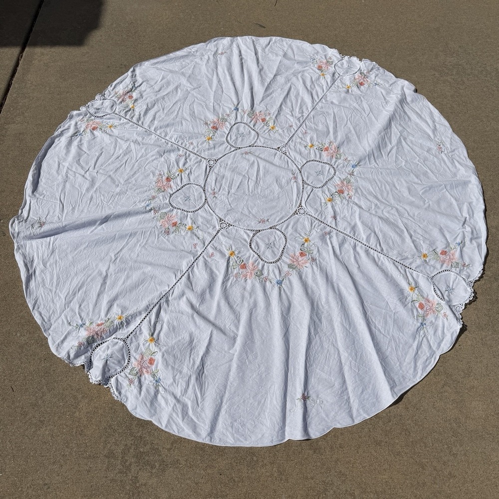 Vtg 1950s Hand Embroidered Round Tablecloth 60" Cutwork Lace Floral Cottage